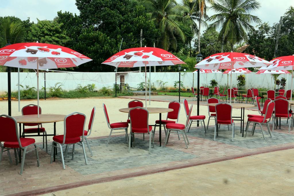 Us Hotel Jaffna Exterior photo