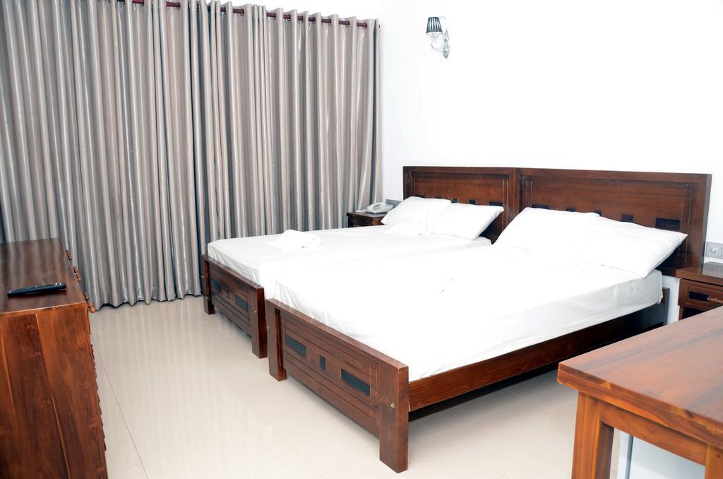 Us Hotel Jaffna Room photo