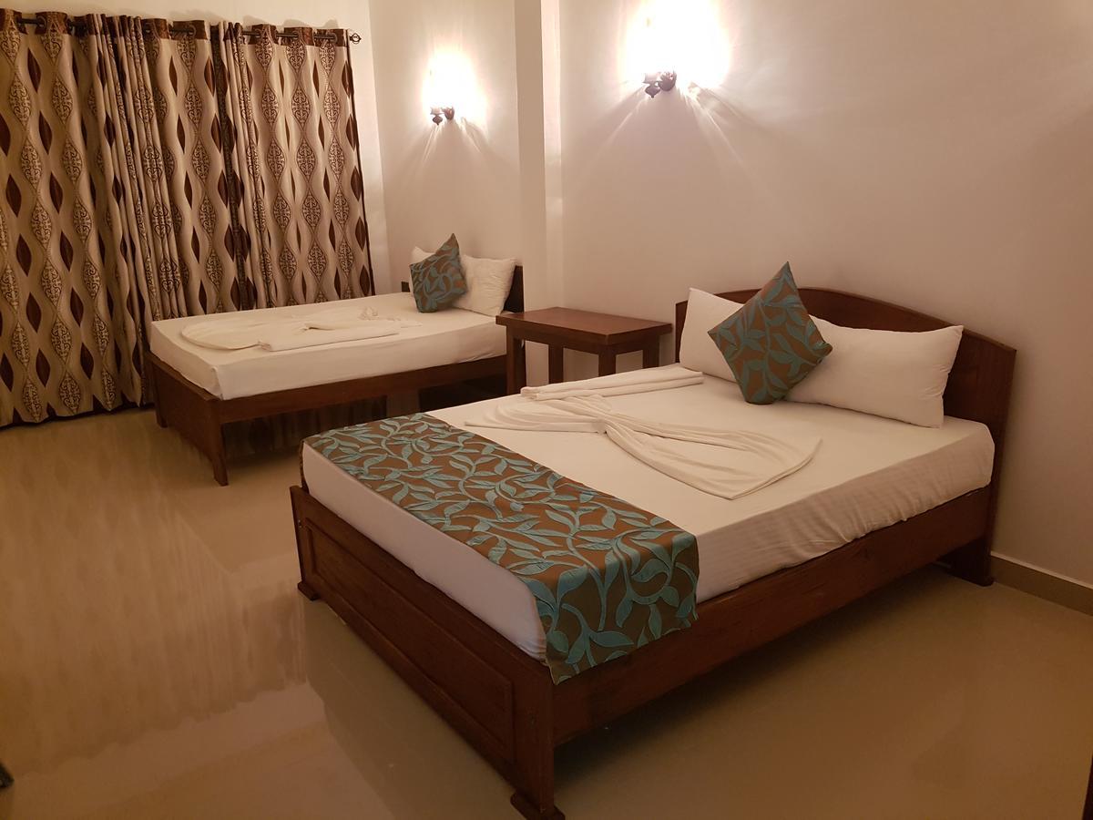 Us Hotel Jaffna Exterior photo